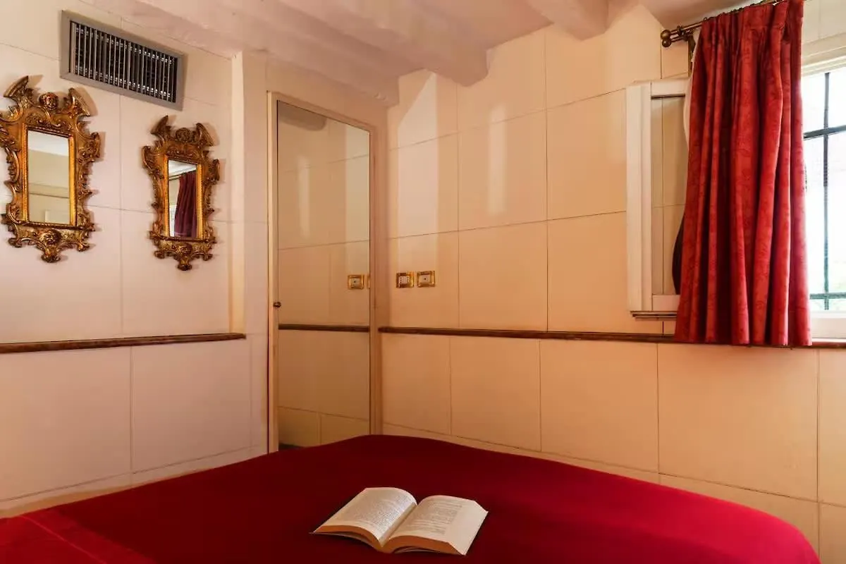 Biri Canal Charm Apartment Venice