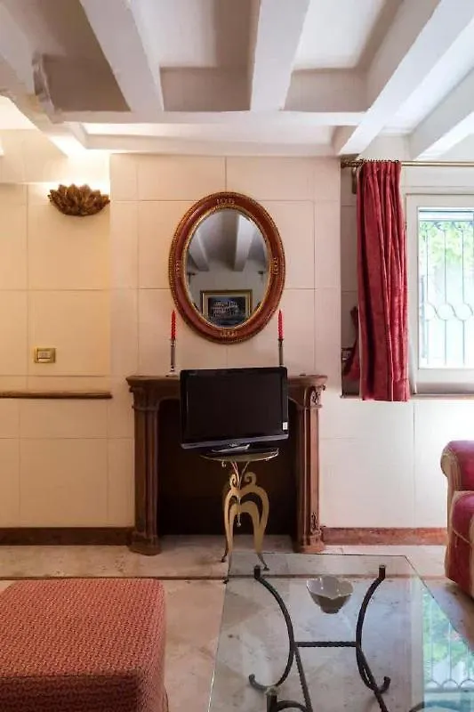 Biri Canal Charm Apartment Venice Italy