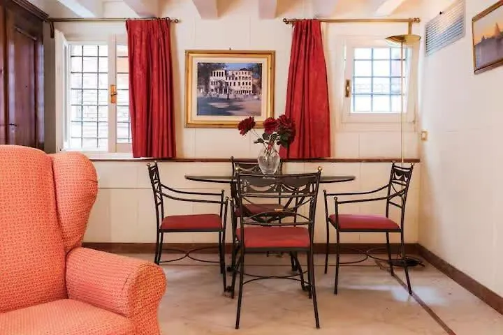 Biri Canal Charm Apartment Venice